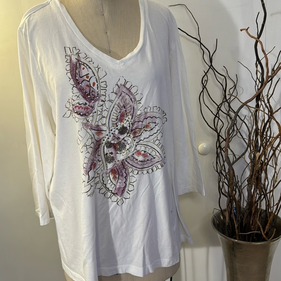 Tommy Hilfiger Tops - Tommy Hilfiger 3/4 sleeve v-neck T-shirt, paisley and rhinestone detail